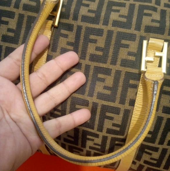 Fendi duffle bag - Picture 7 of 16